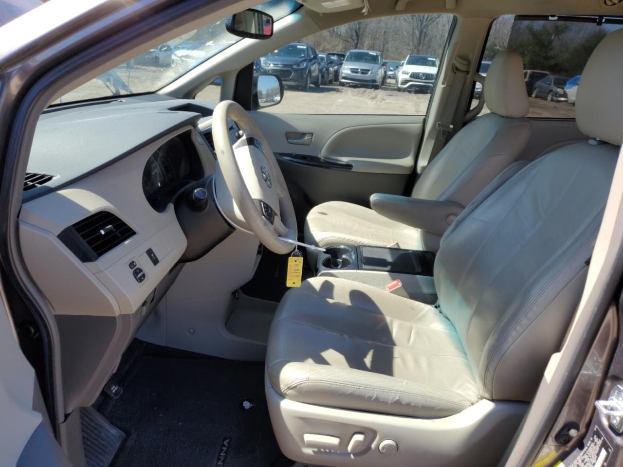 2014 Toyota Sienna - Image 7