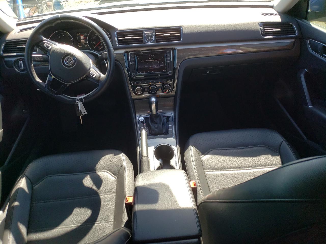 2017 Volkswagen Passat - Image 8