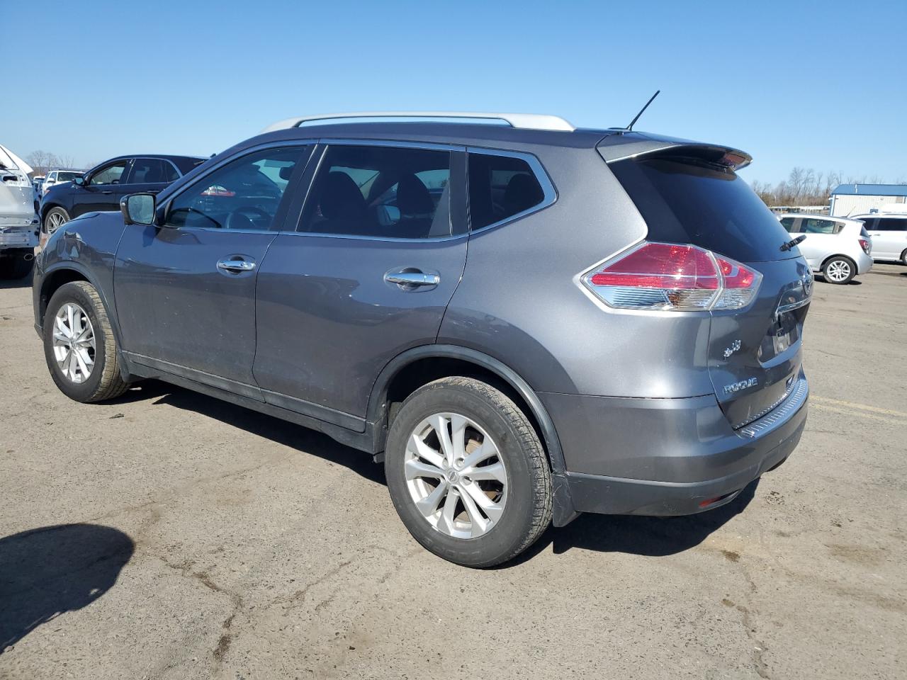 2016 Nissan Rogue - Image 2