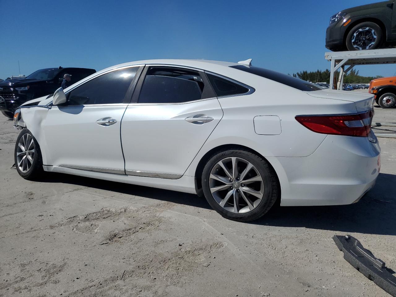 2016 Hyundai Azera - Image 2