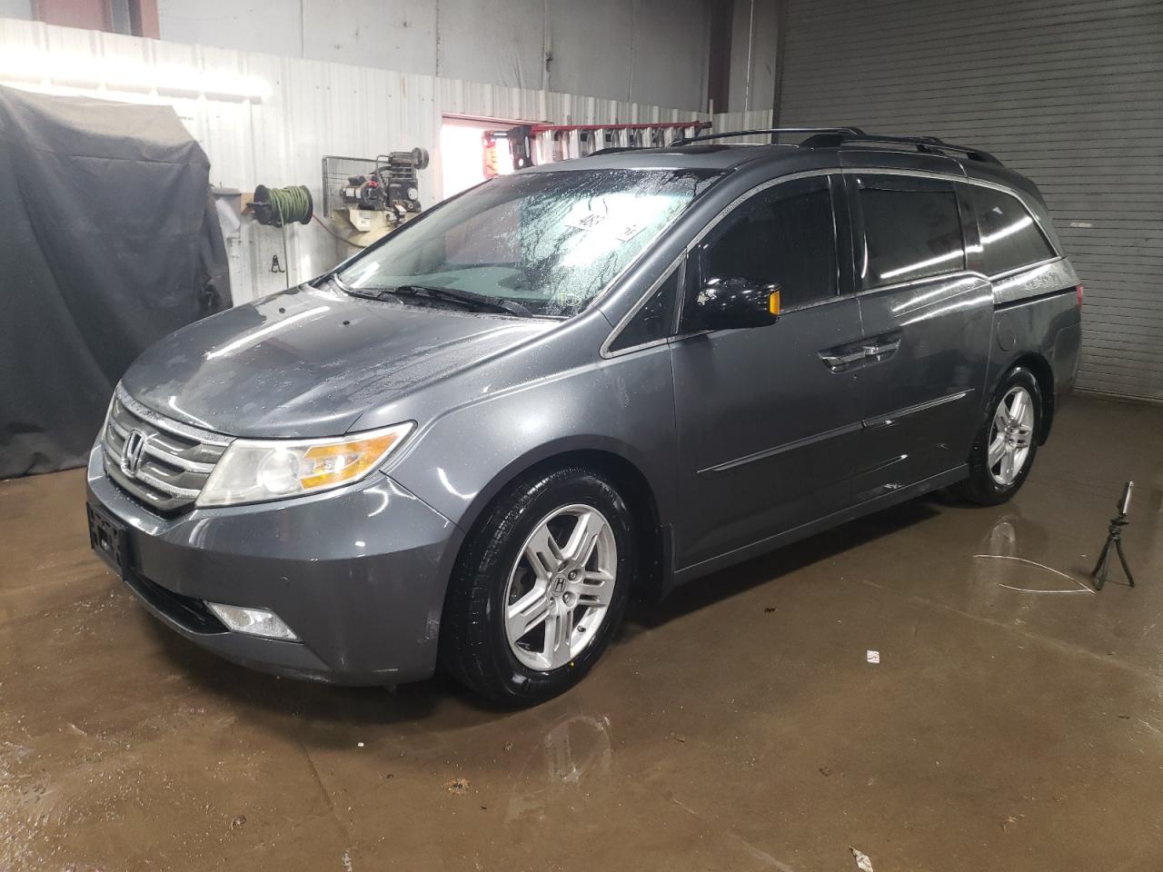 2013 Honda Odyssey Touring на продаже в Elgin, IL - Rear End