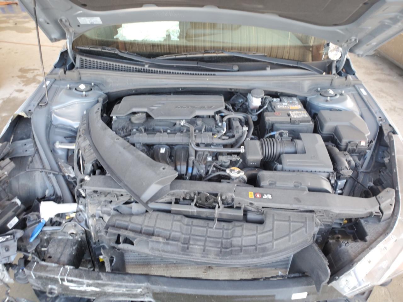 2022 Hyundai Elantra - Image 11