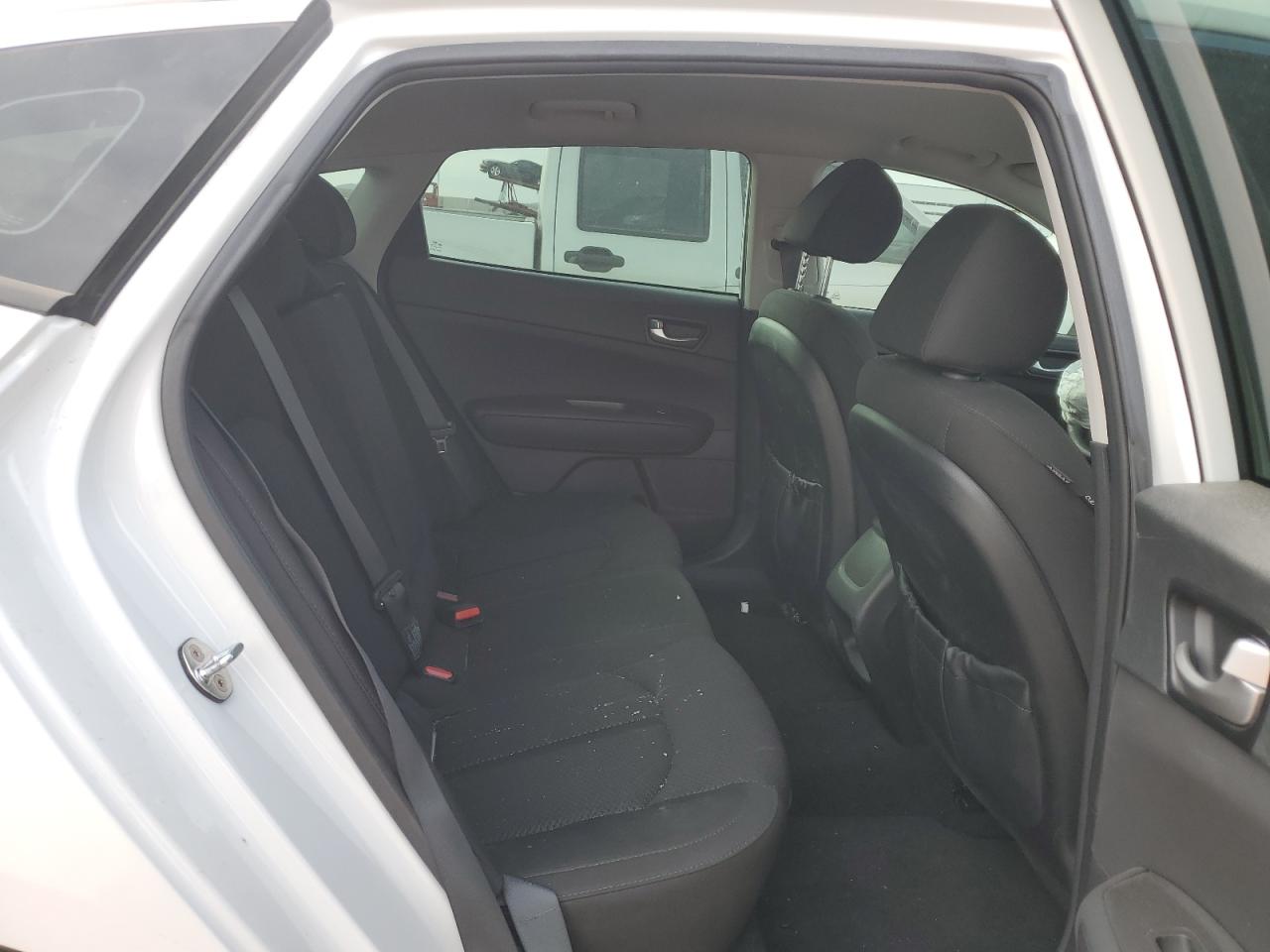 2017 Kia Optima - Image 10