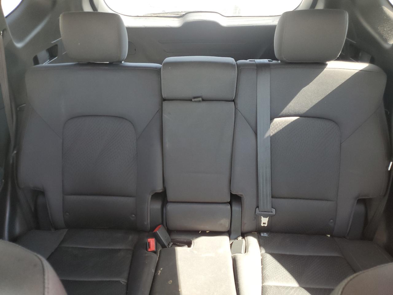 2013 Hyundai Santa Fe - Image 10