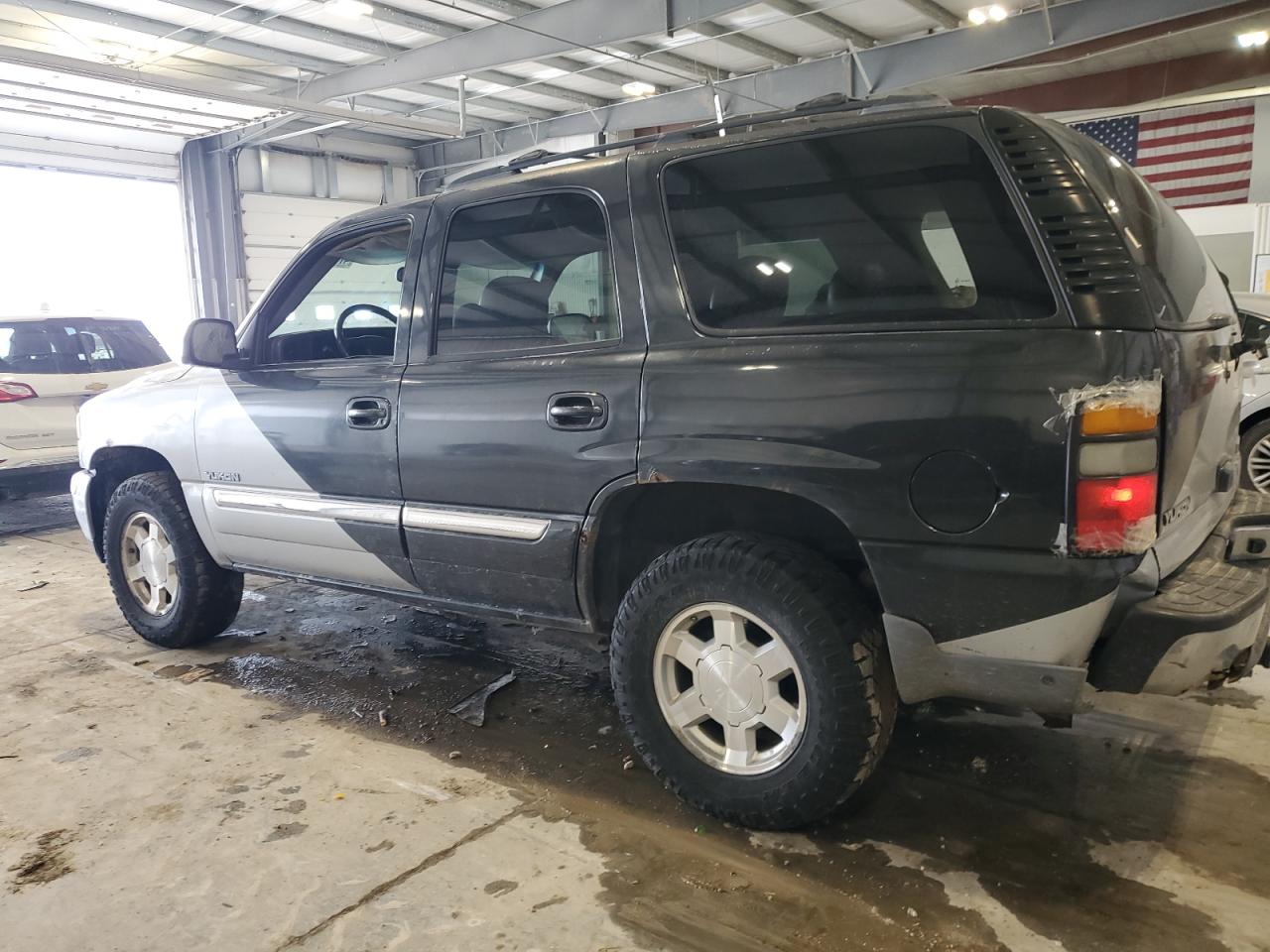 2005 GMC Yukon - Image 2