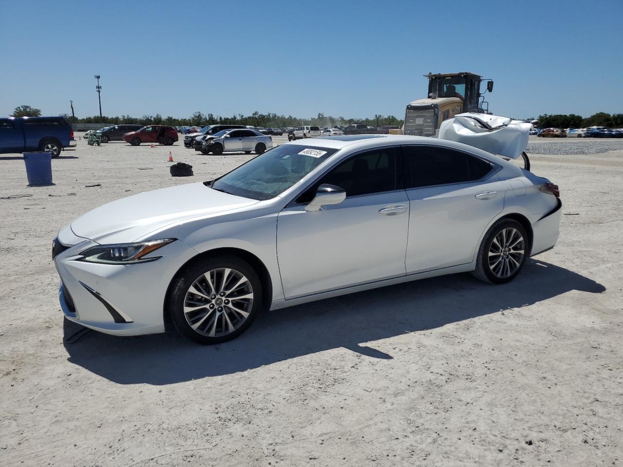 2020 Lexus ES - Image 1