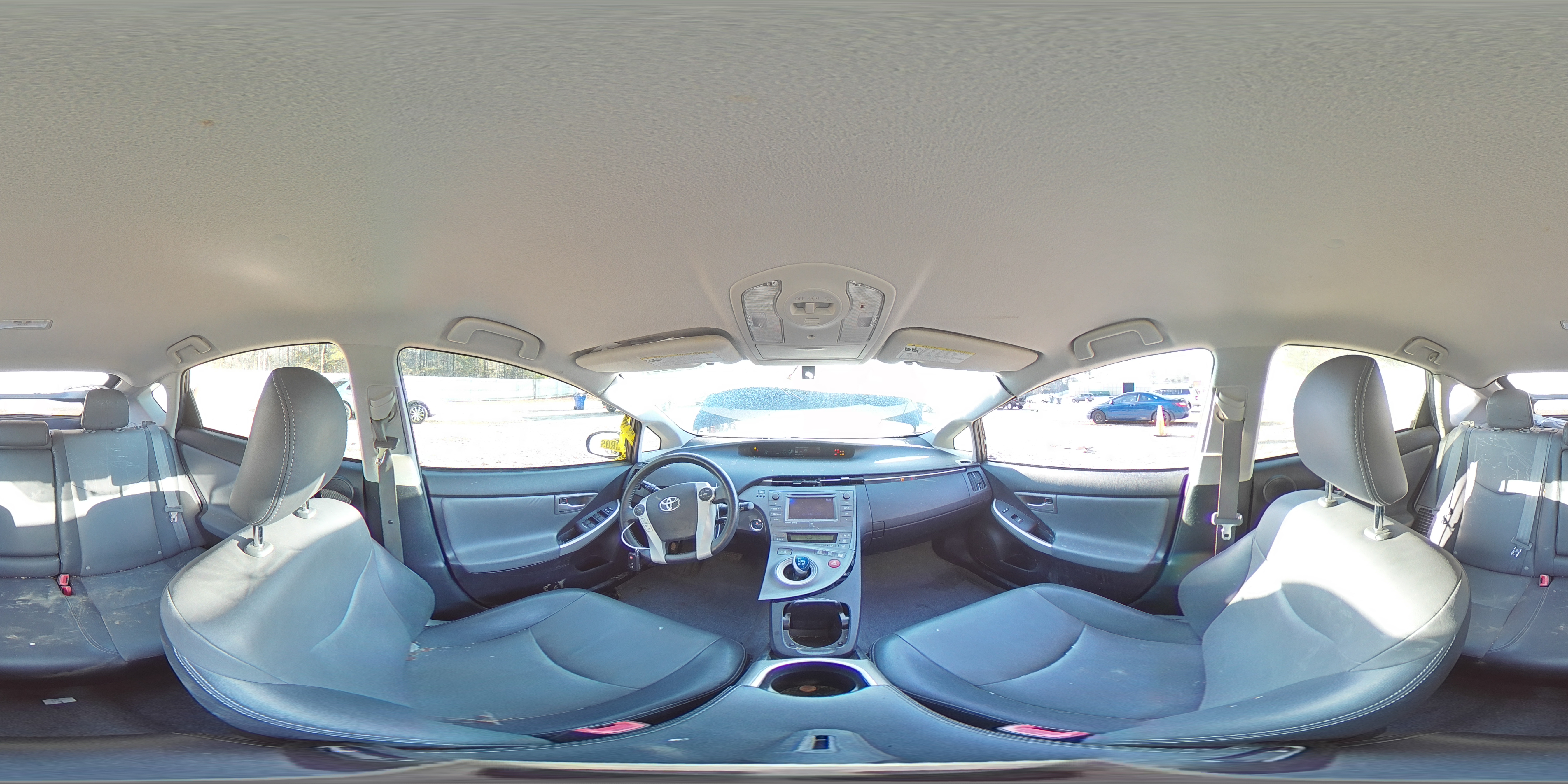 2013 Toyota Prius - Image 13