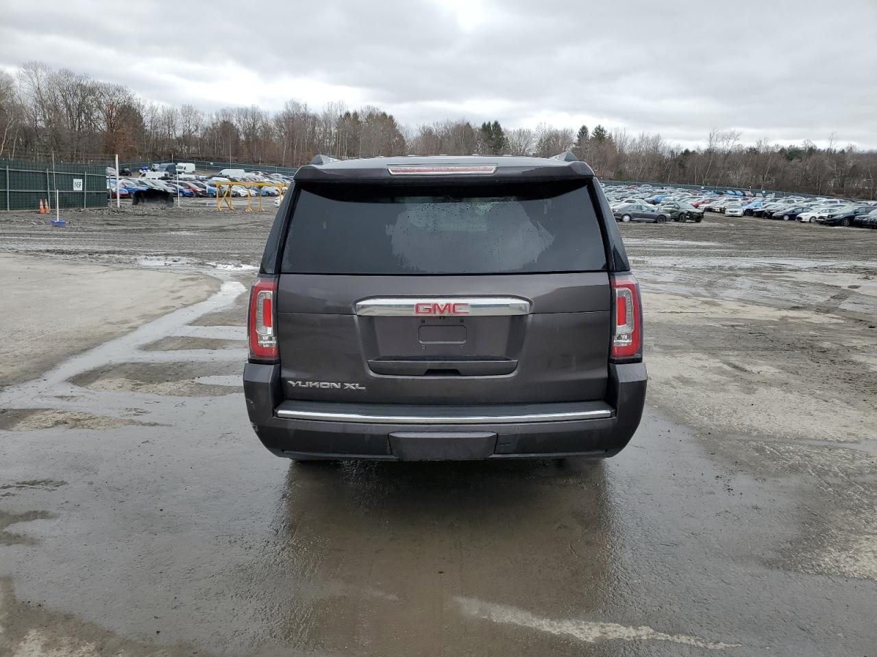 2015 GMC Yukon - Image 6