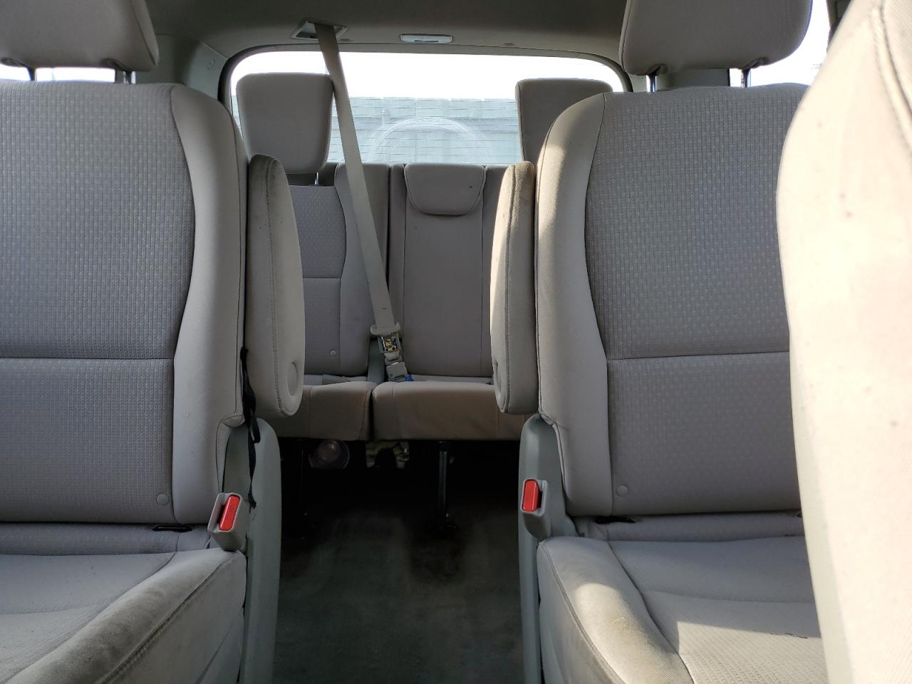 2016 Kia Sedona - Image 10