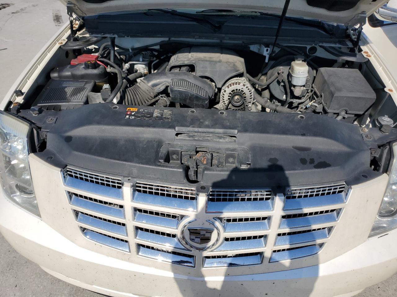 2011 Cadillac Escalade - Image 12