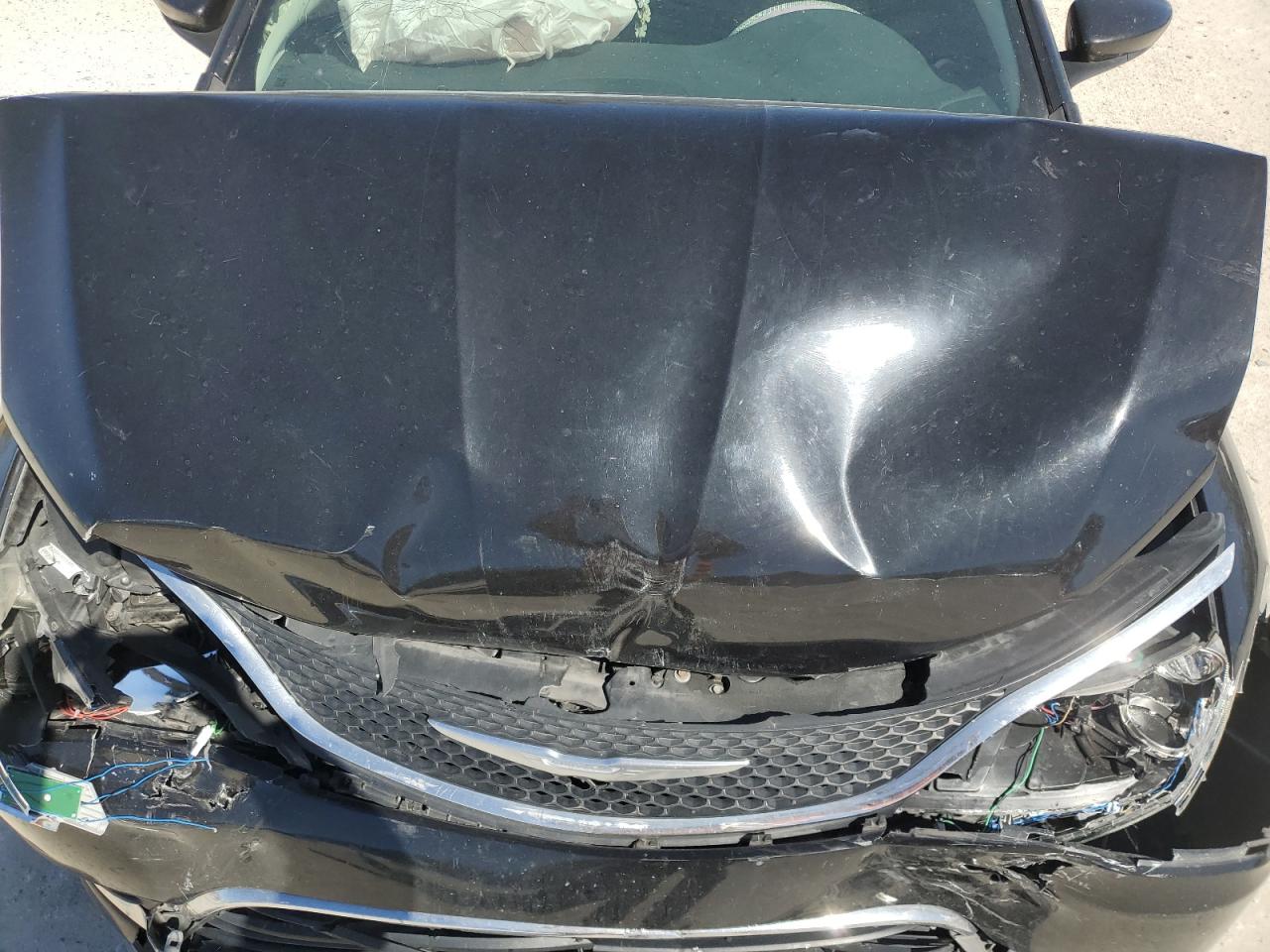 2015 Chrysler 200 - Image 12