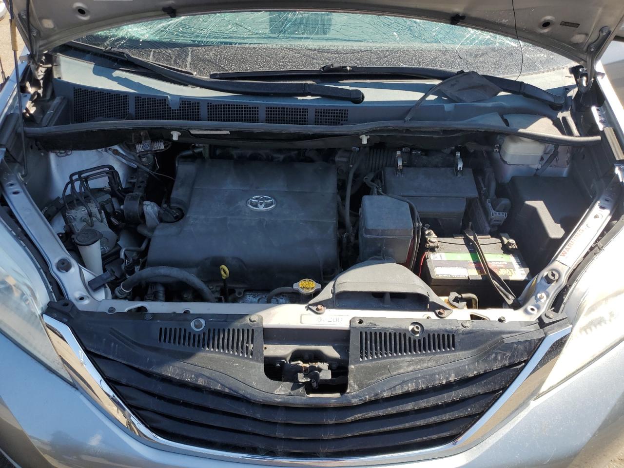2013 Toyota Sienna - Image 12