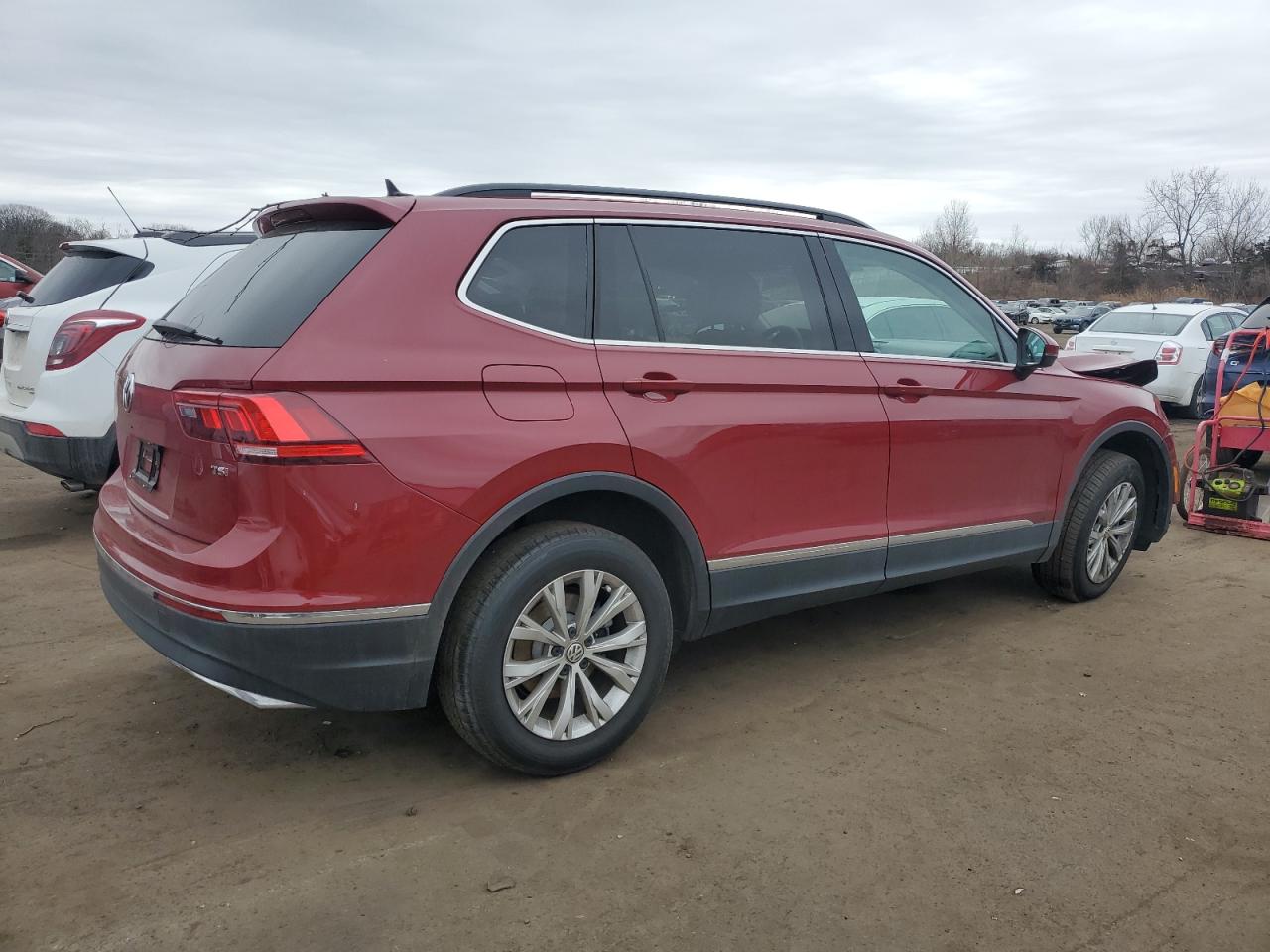 2018 Volkswagen Tiguan - Image 3