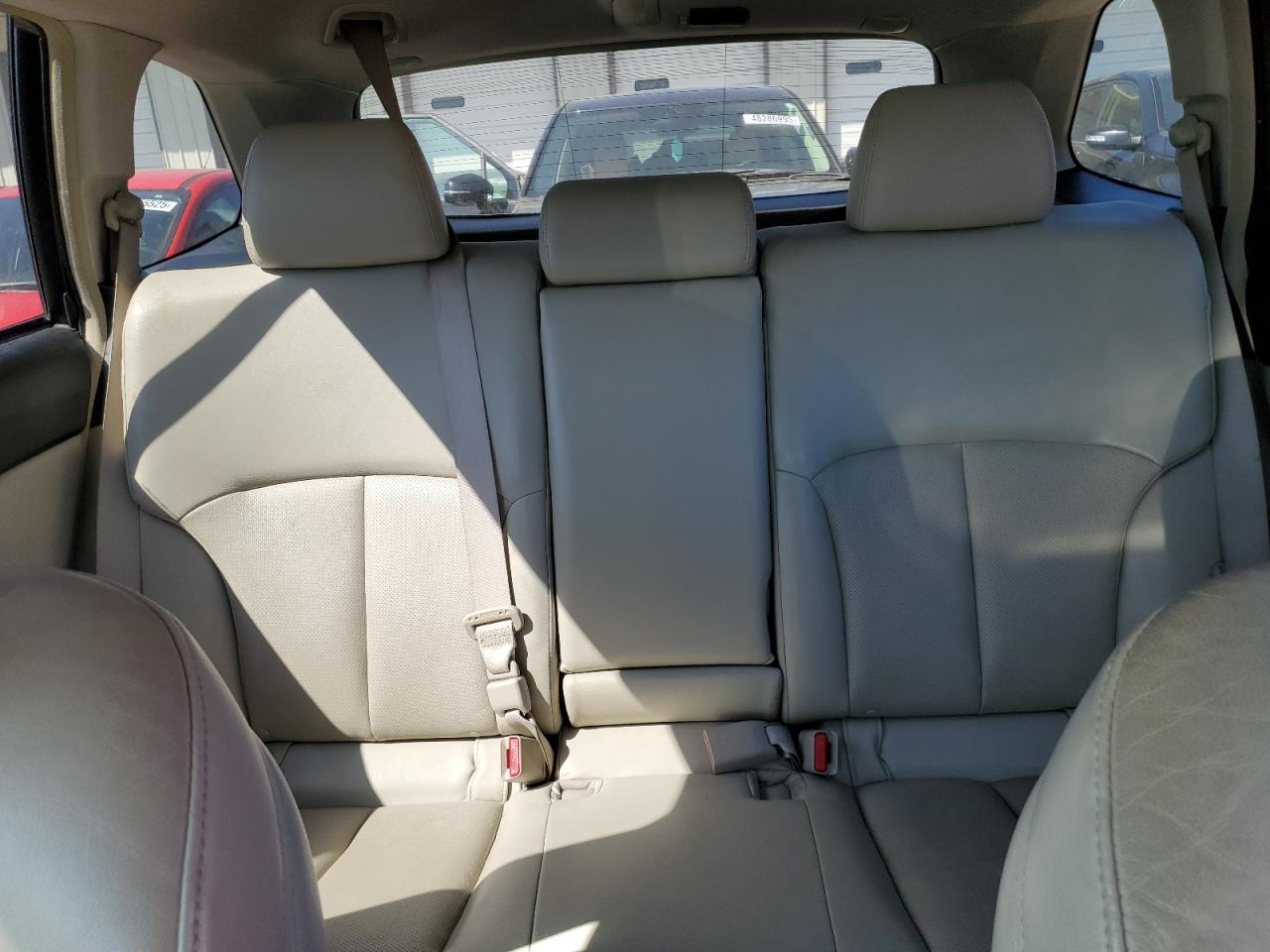 2010 Subaru Outback - Image 10