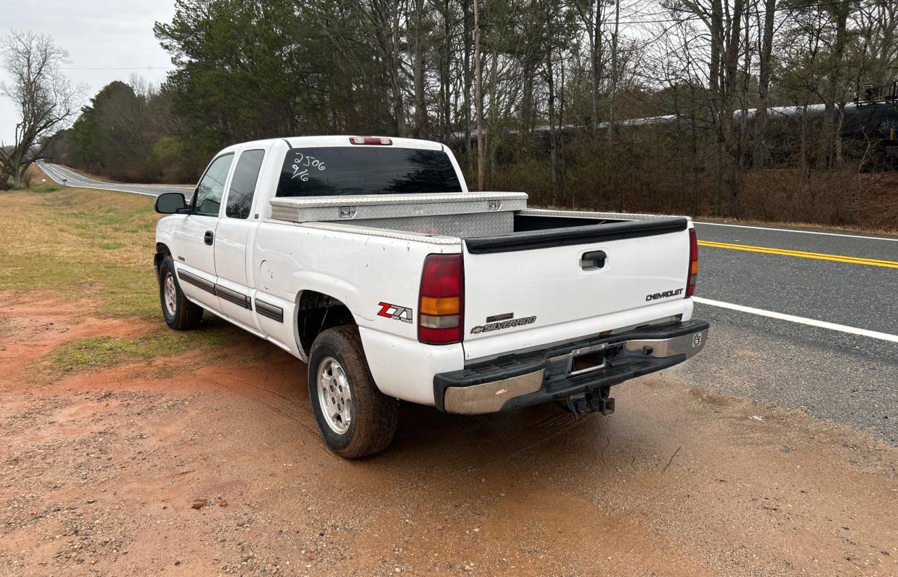 2002 Chevrolet Silverado - Image 3