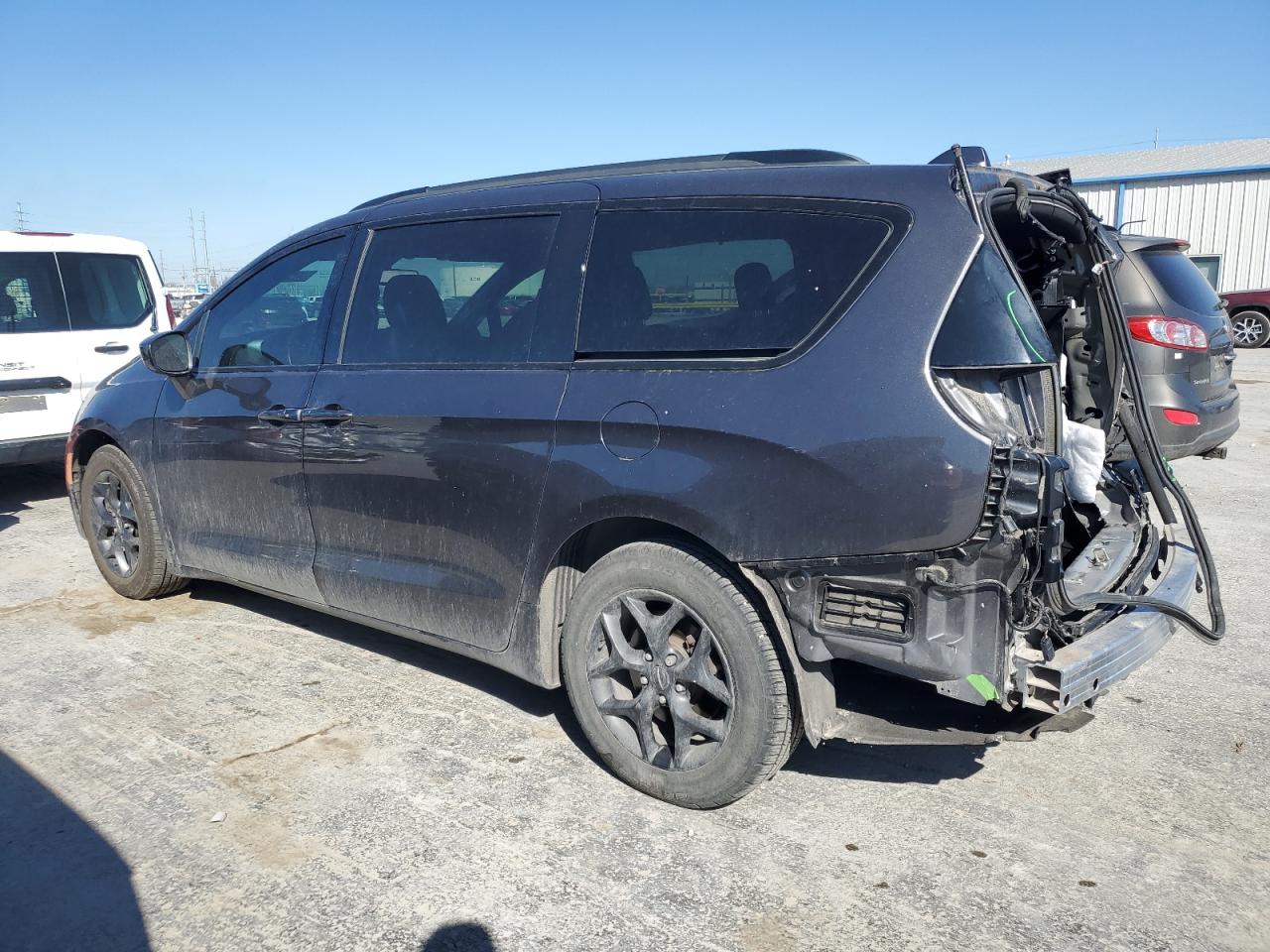 2020 Chrysler Pacifica - Image 2