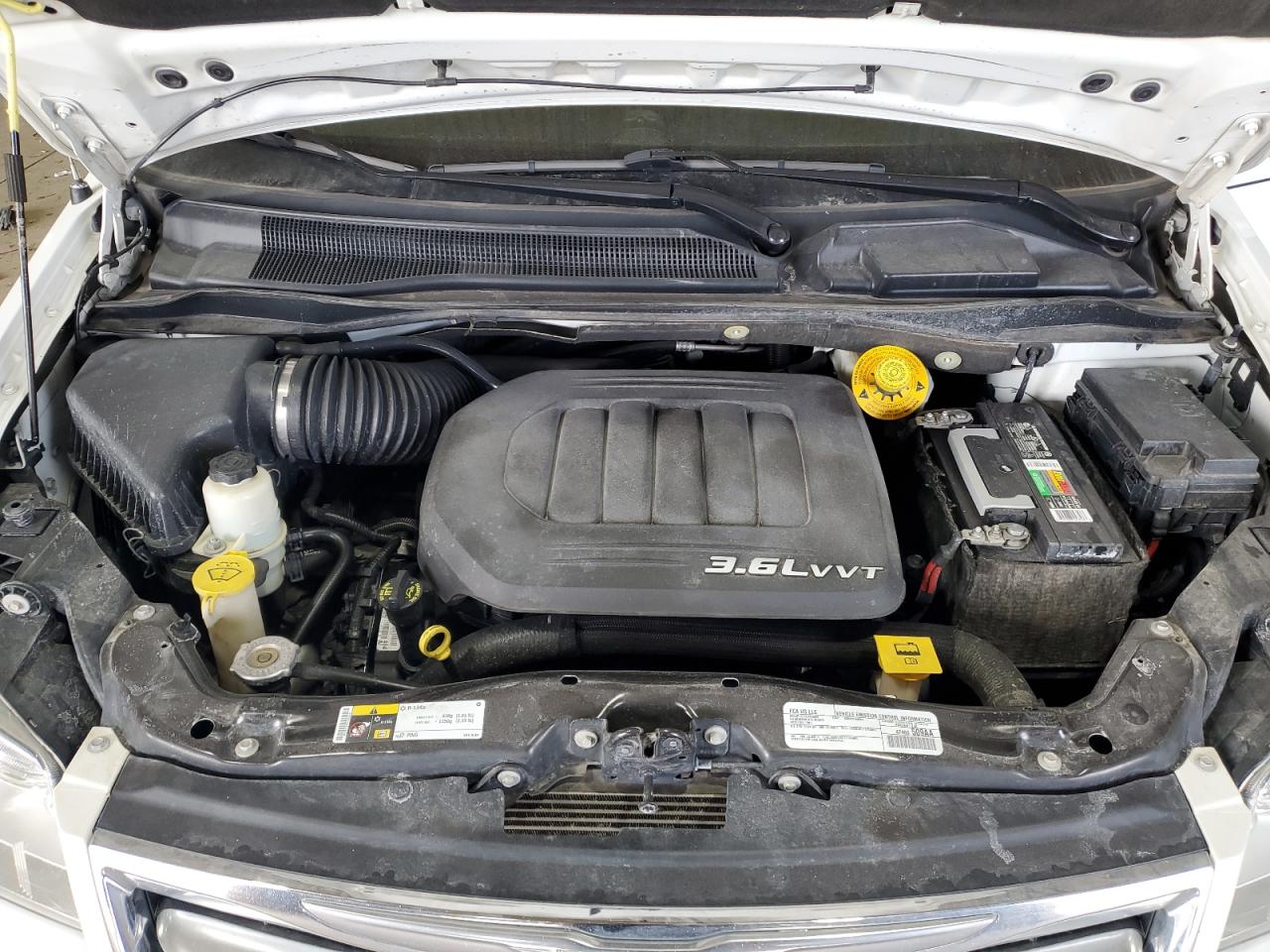 2016 Chrysler Town & Country - Image 12