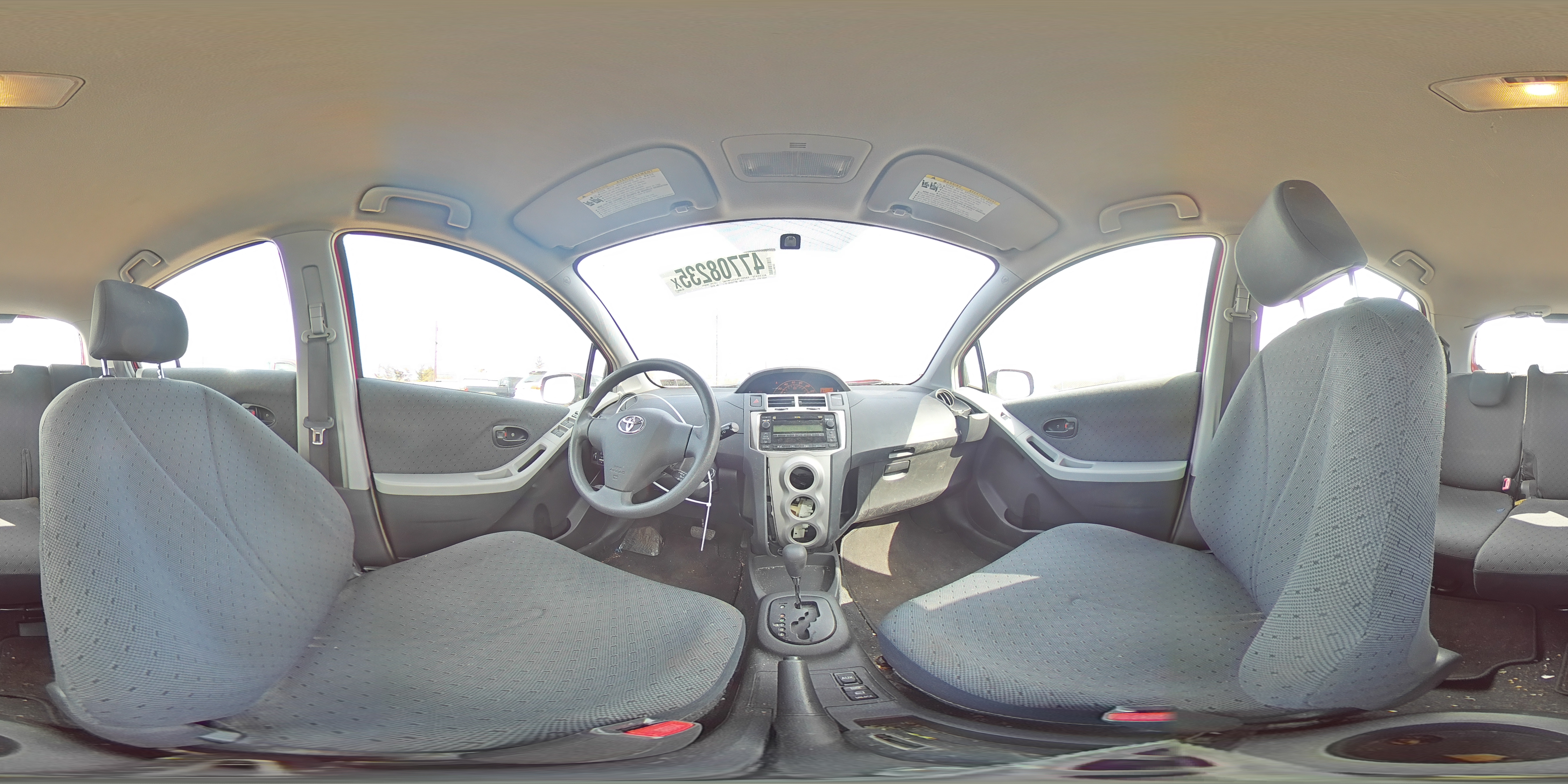 2010 Toyota Yaris - Image 13