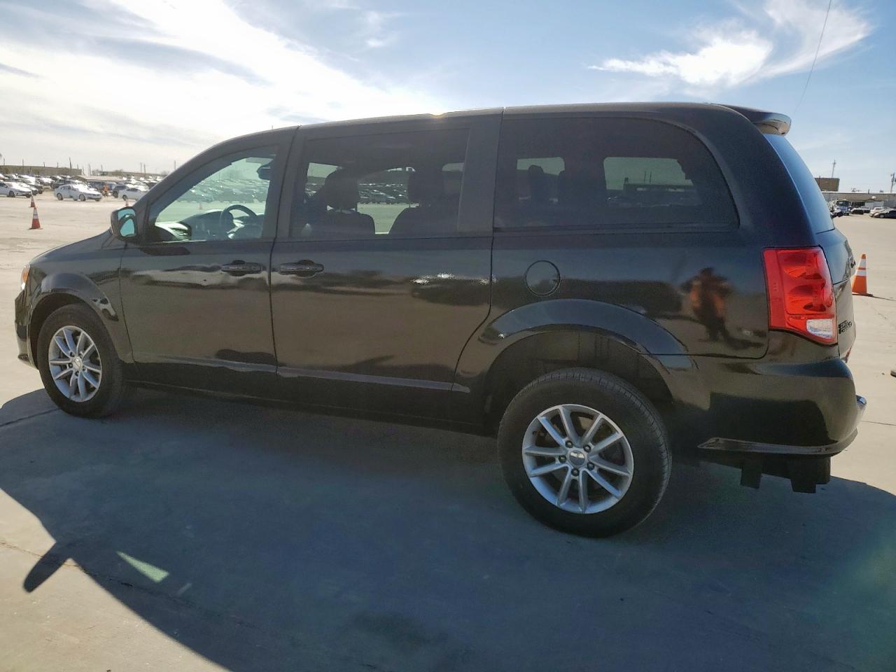 2020 Dodge Caravan - Image 2