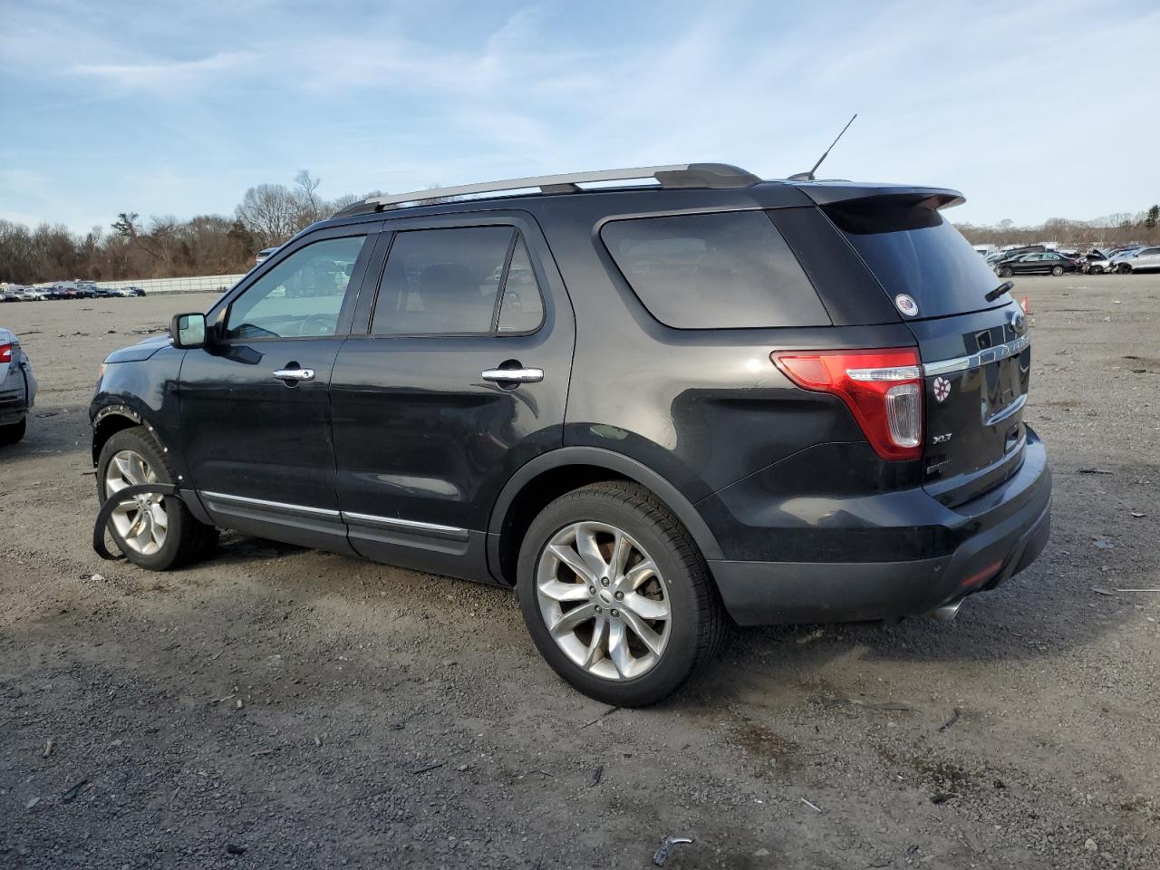 2015 Ford Explorer - Image 2
