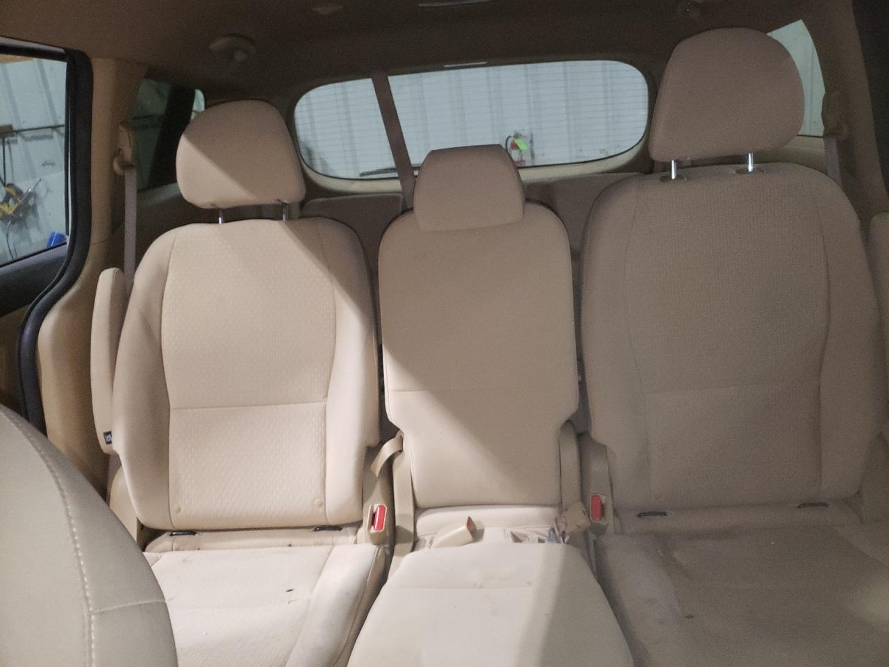 2018 Kia Sedona - Image 10