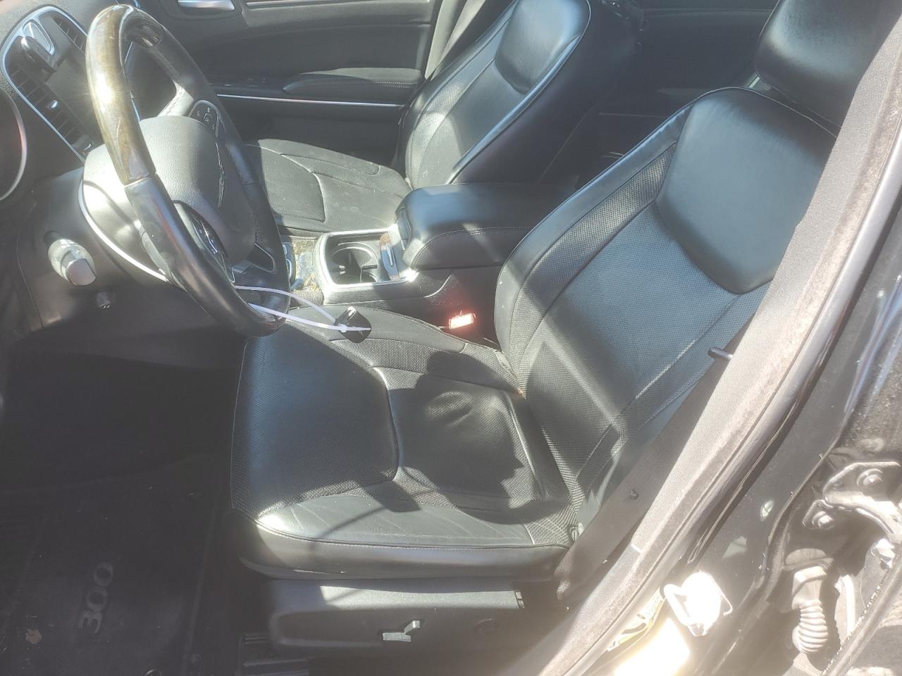 2016 Chrysler 300 - Image 7