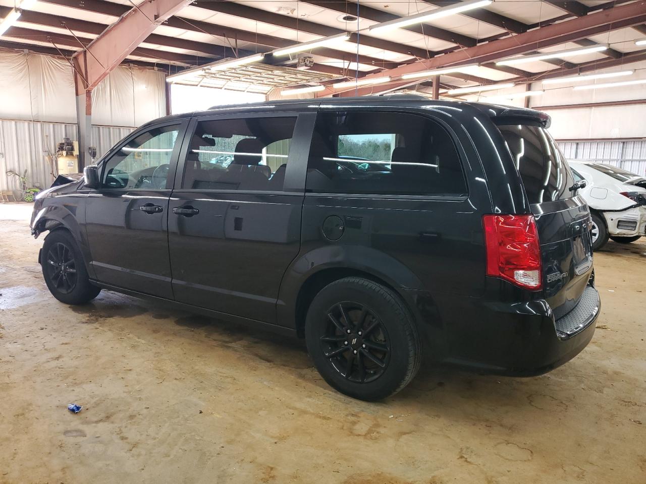 2020 Dodge Caravan - Image 2