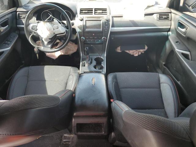 Sedans TOYOTA CAMRY 2017 Srebrny