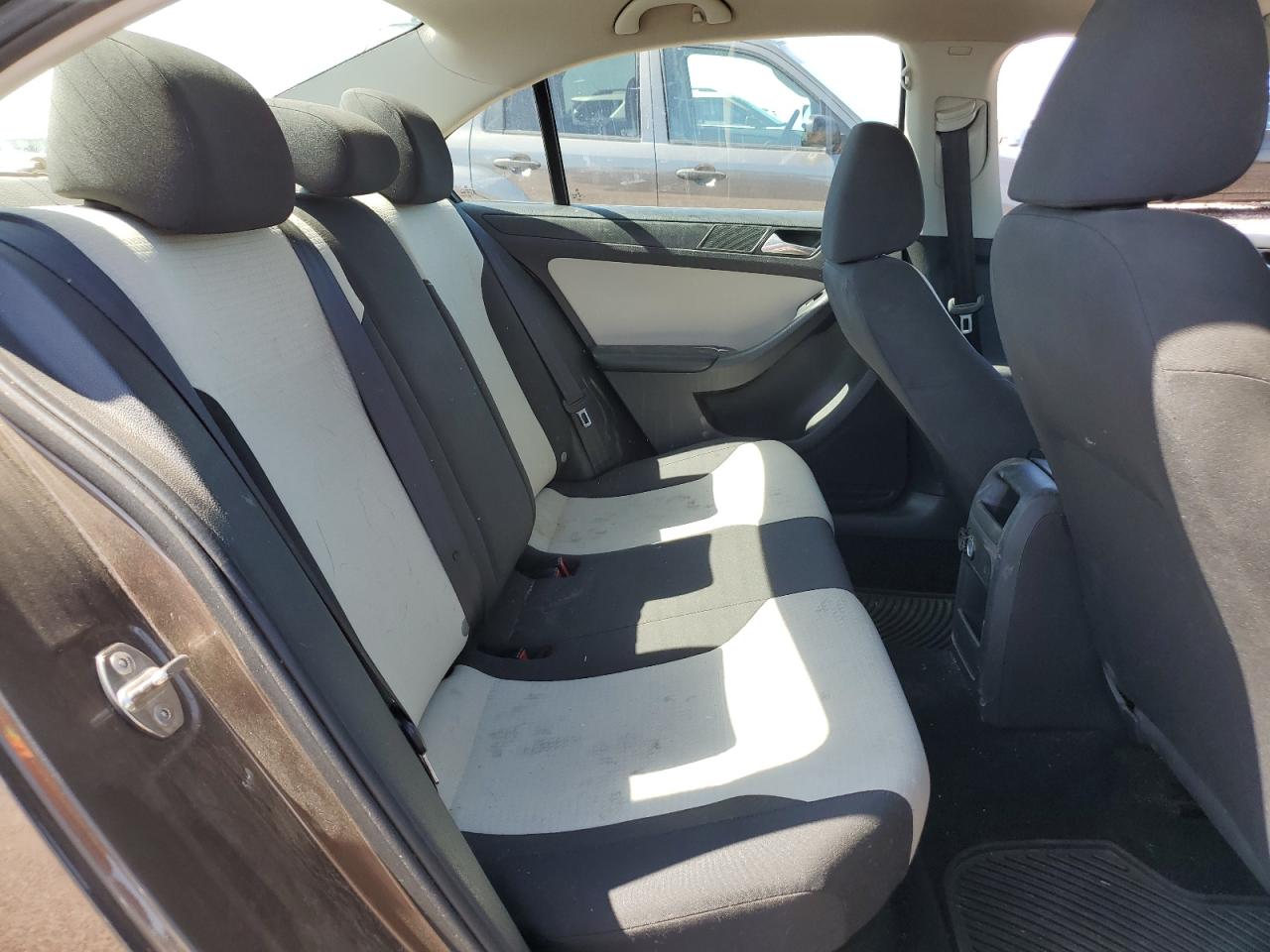 2015 Volkswagen Jetta - Image 10