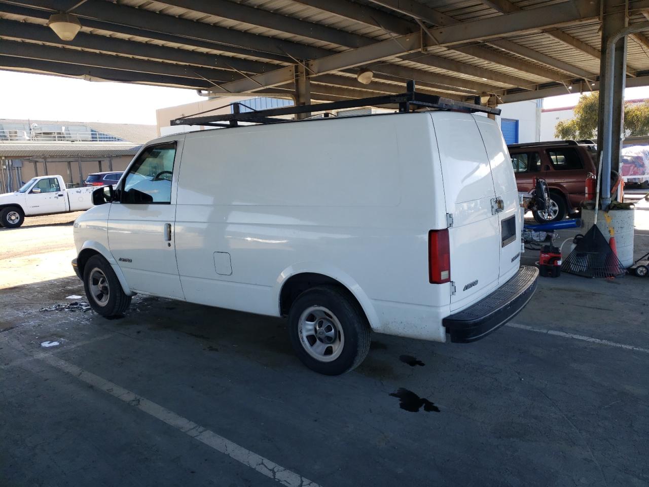 2001 Chevrolet Astro - Image 2