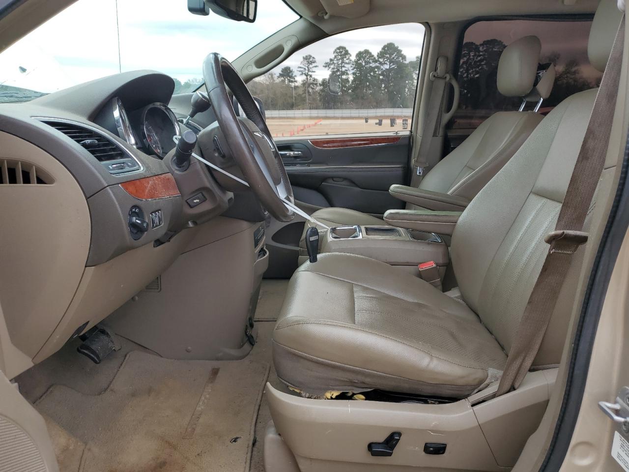 2013 Chrysler Town & Country - Image 7