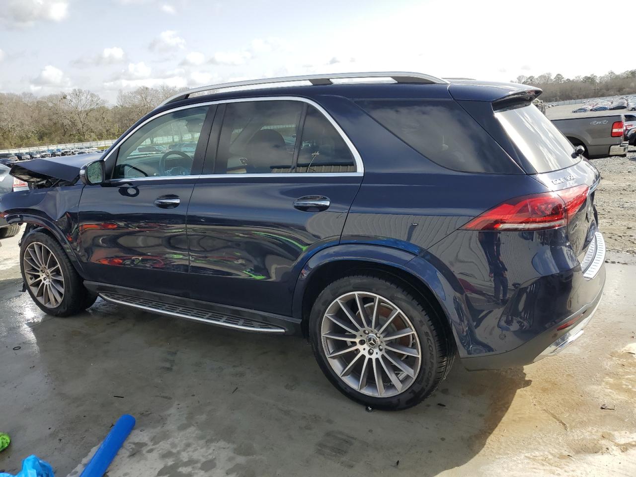 2022 Mercedes-Benz GLE - Image 2