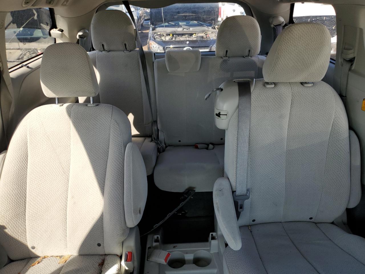 2011 Toyota Sienna - Image 10