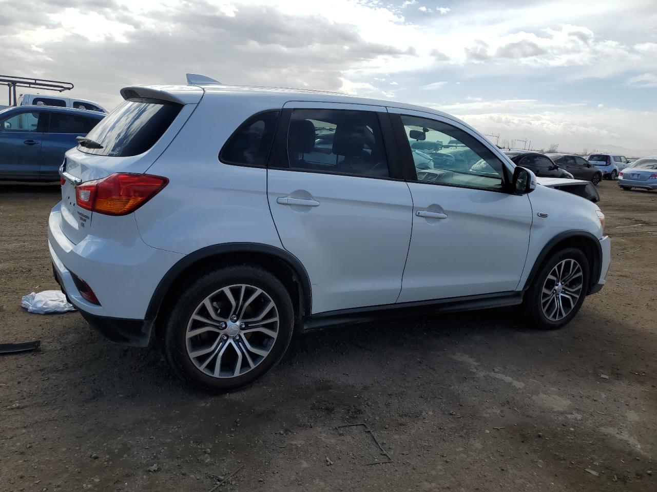 2019 Mitsubishi Outlander - Image 3
