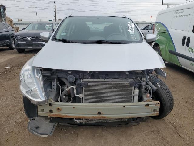  NISSAN VERSA 2015 Srebrny