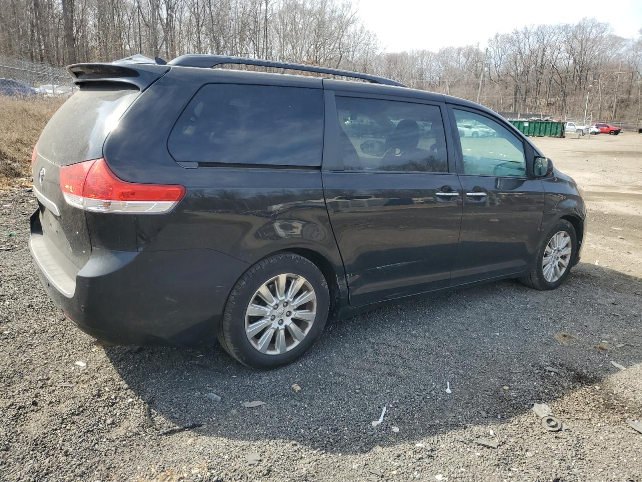 2012 Toyota Sienna - Image 3
