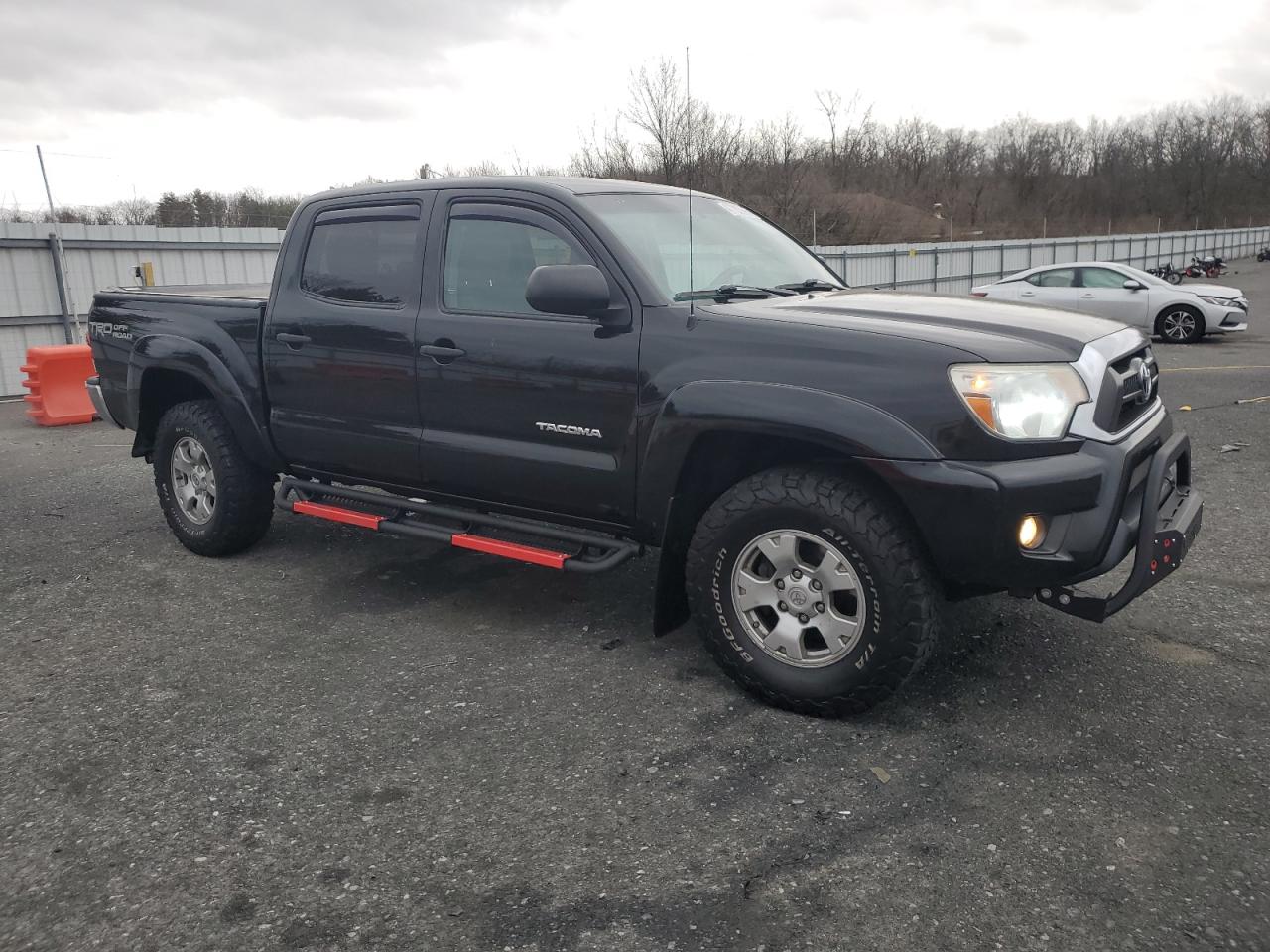 2015 Toyota Tacoma - Image 4
