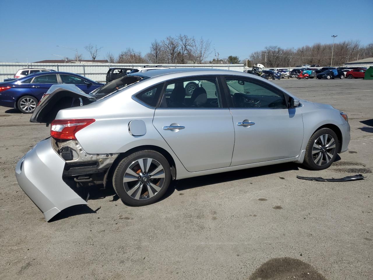 2016 Nissan Sentra - Image 3