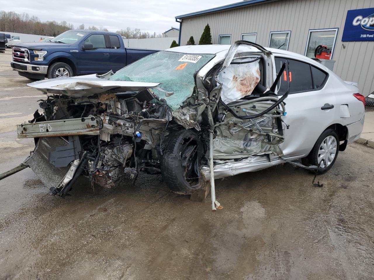 2015 Nissan Versa S იყიდება Louisville-ში, KY - Rollover