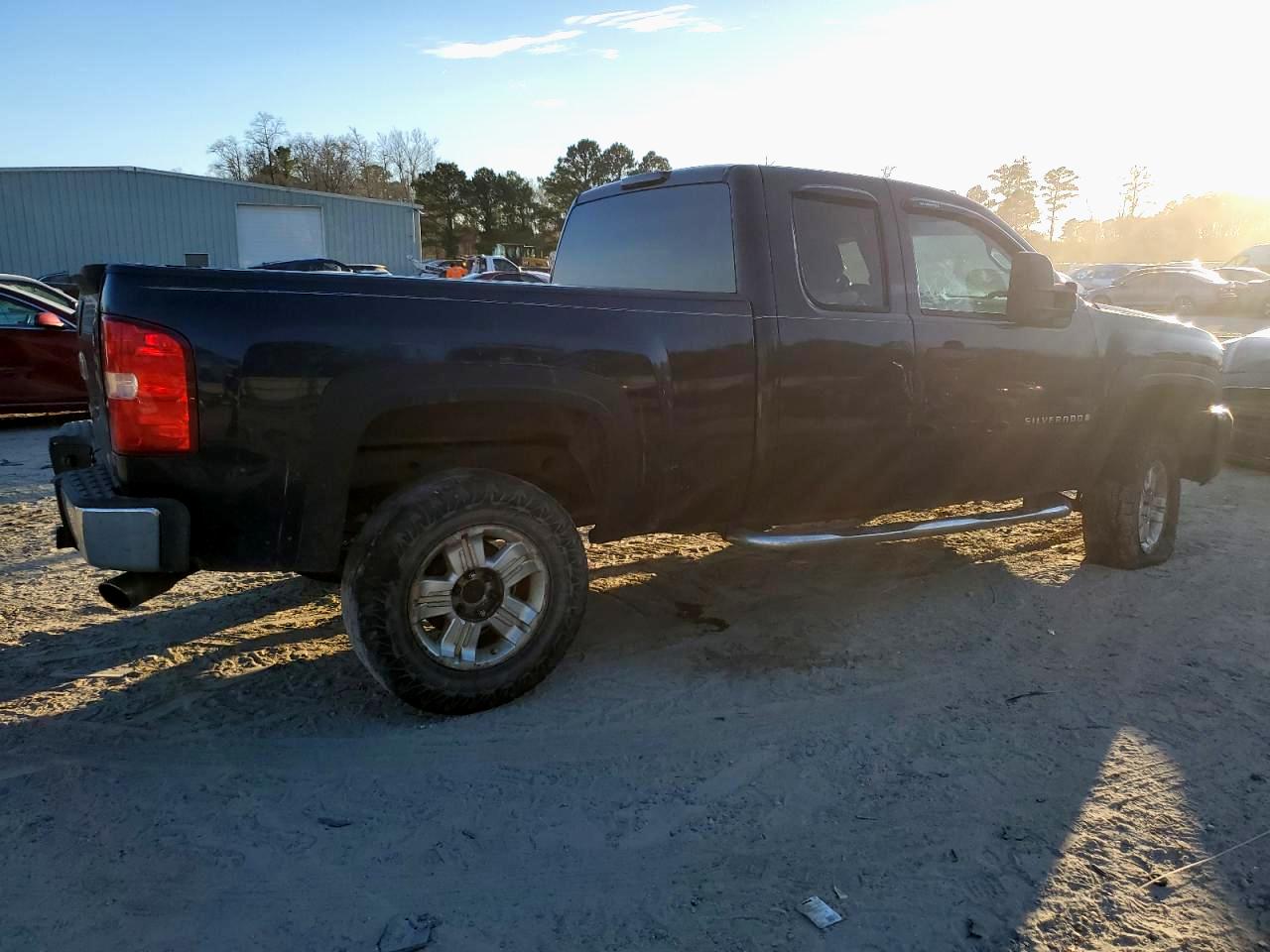 2008 Chevrolet Silverado - Image 3