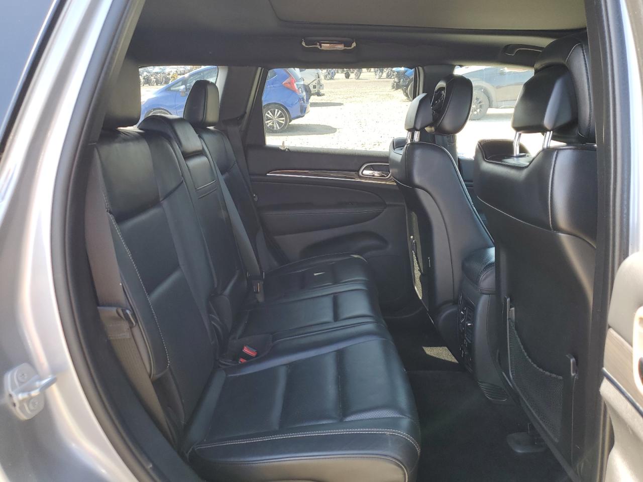 2015 Jeep Grand Cherokee - Image 11