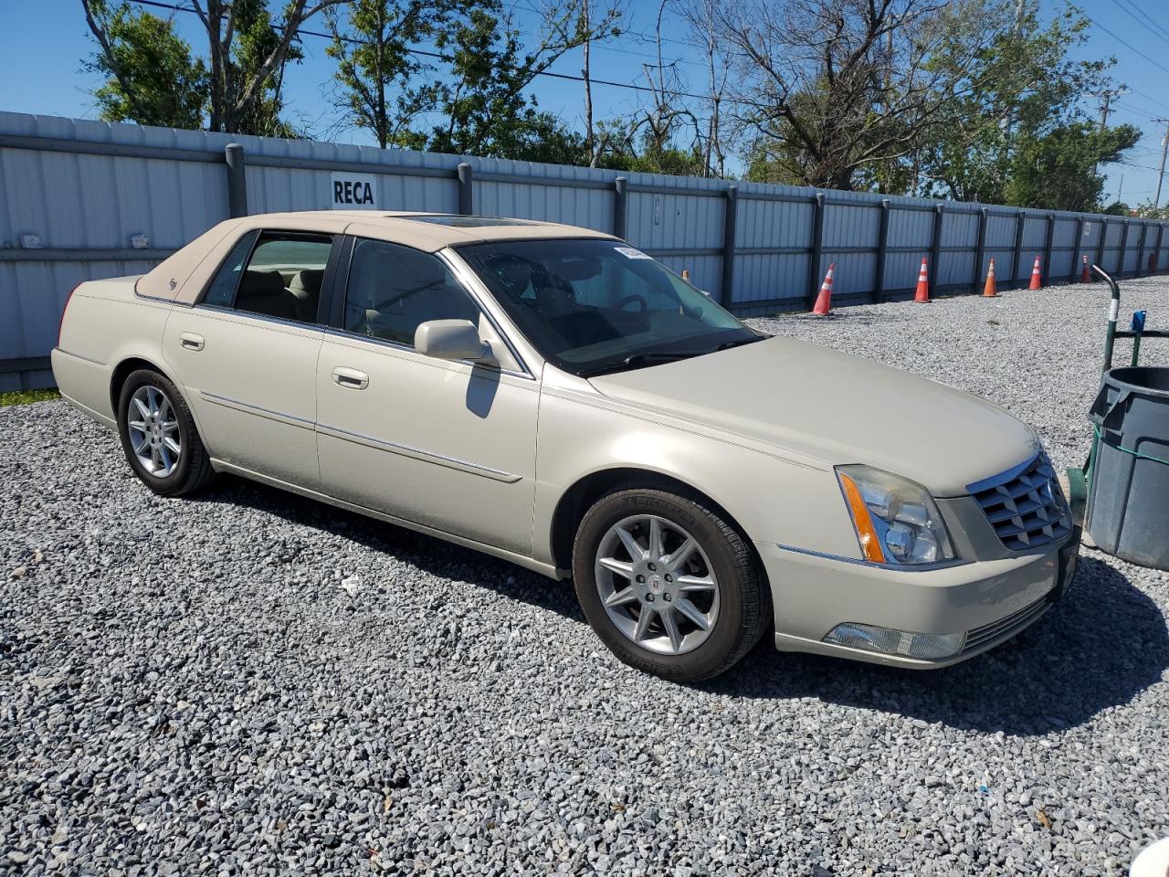 2011 Cadillac DTS - Image 4