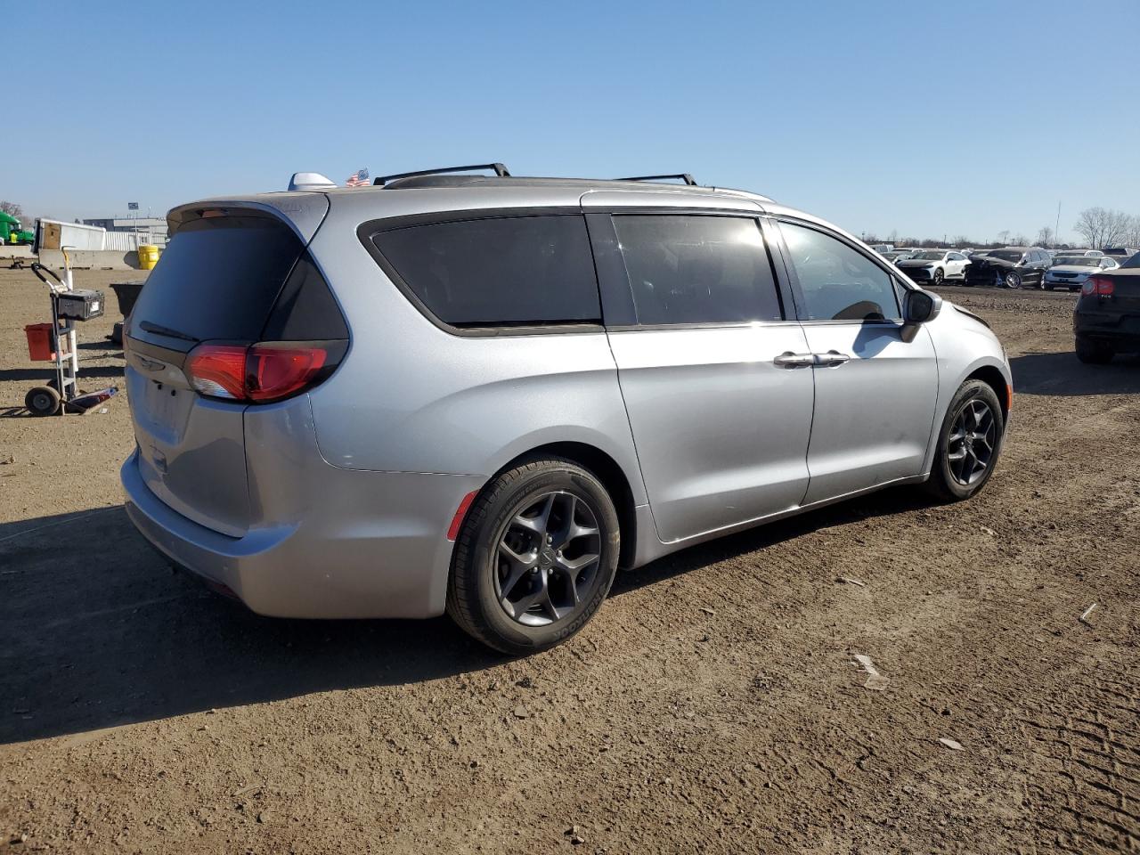 2018 Chrysler Pacifica - Image 3