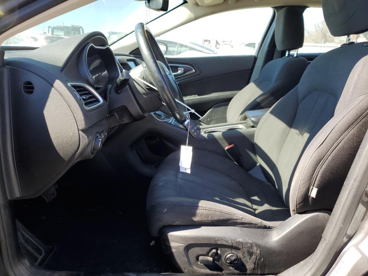 2015 Chrysler 200 - Image 7