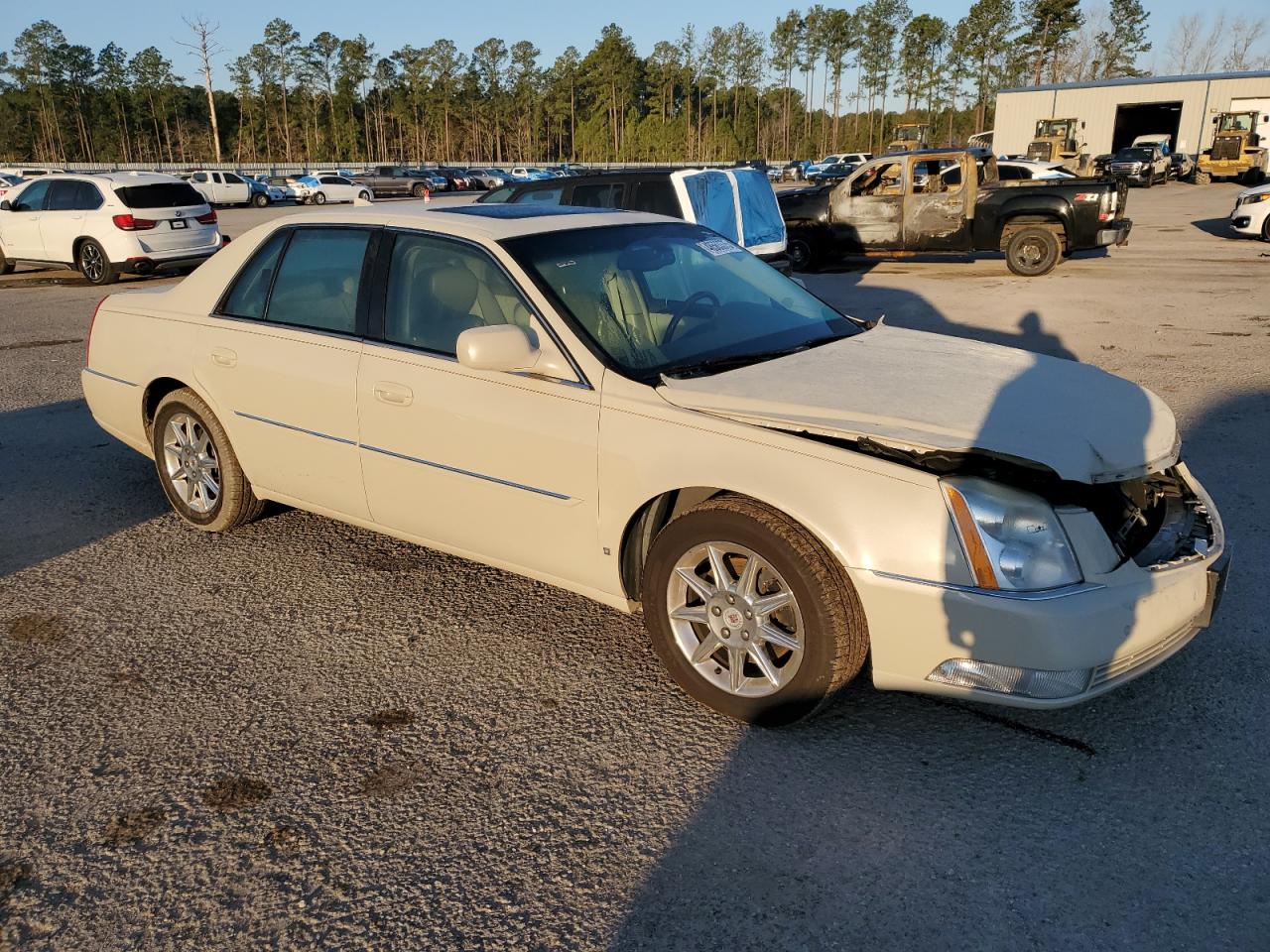 2010 Cadillac DTS - Image 4