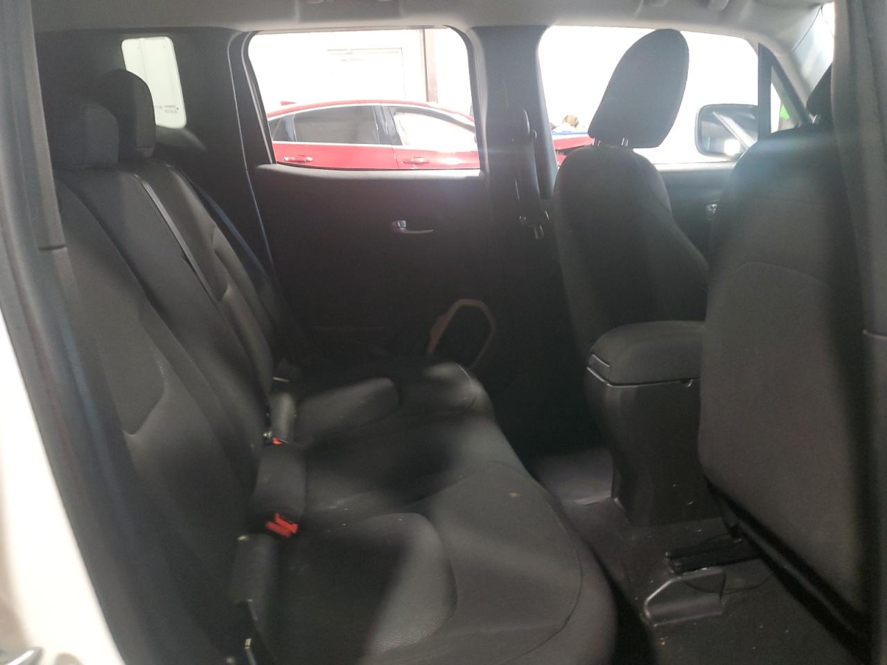 2017 Jeep Renegade - Image 11