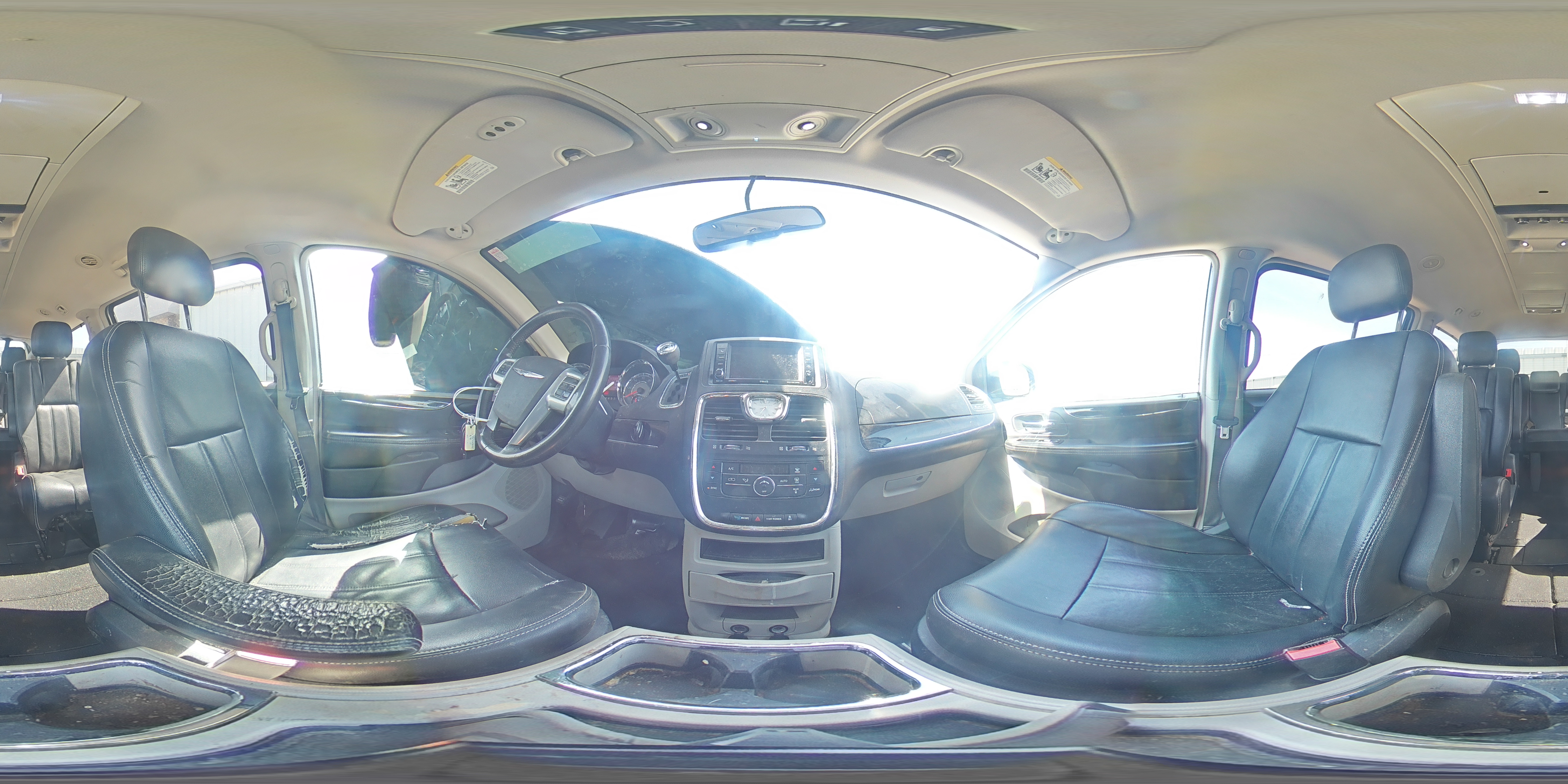 2013 Chrysler Town & Country - Image 15