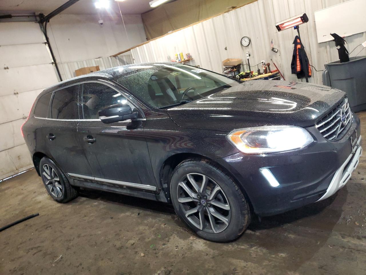 2017 Volvo XC60 - Image 4