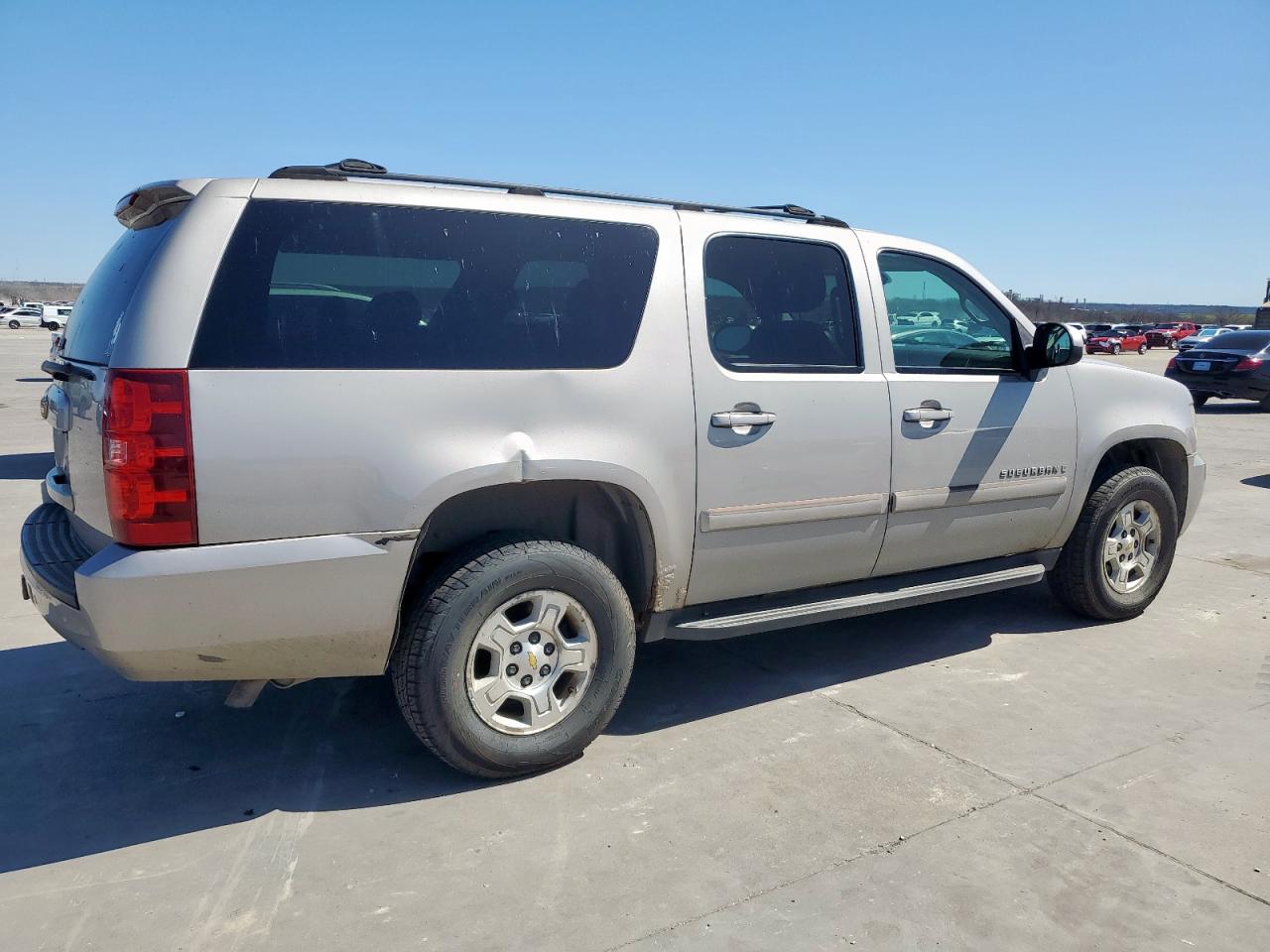 2007 Chevrolet Suburban - Image 3