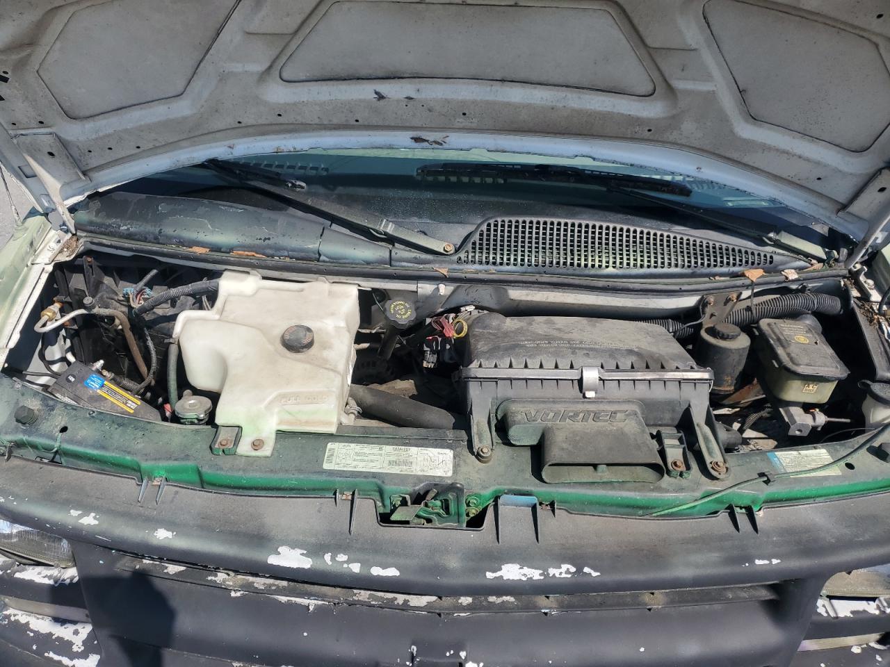 1999 Chevrolet Express - Image 12